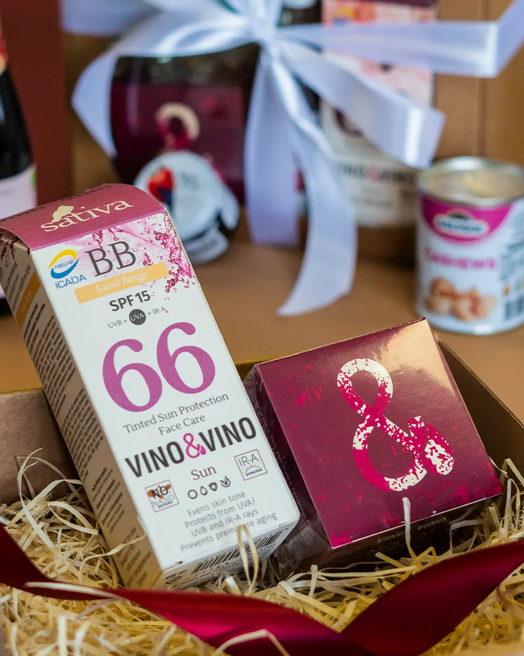 Набор SHINETHERAPIE: Гидрогелевые патчи VINO&VINO and MODUM Vinotherapie, 60шт+КРЕМ Sand Beige Sativ